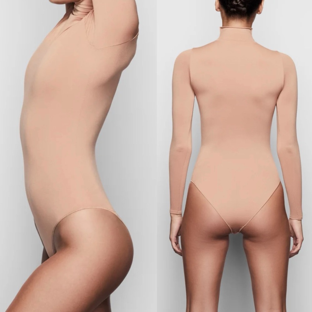 SKIMS Essential Mock Neck Long Sleeve Bodysuit Sienna Tan - Picture 2 of 11